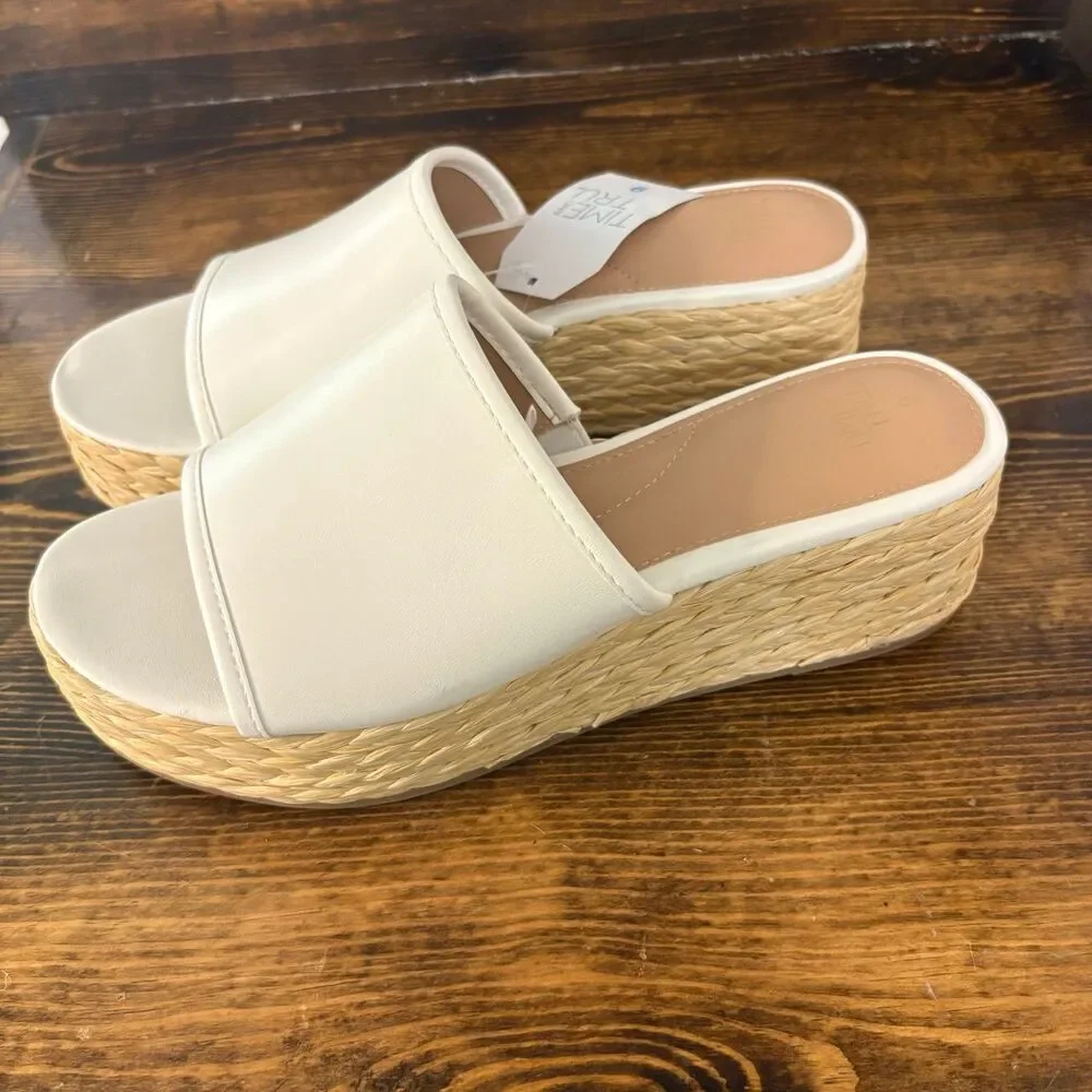 Time And Tru‎ White Platform Sandals Size 9